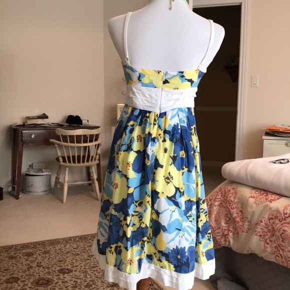 Gorgeous Guess Sun Dress fully lined - Picture 3 of 6